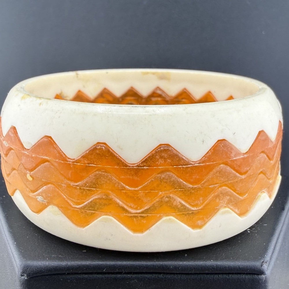 Vintage Estate Bangle Bracelet Orange White Zig Zag Geometric 8